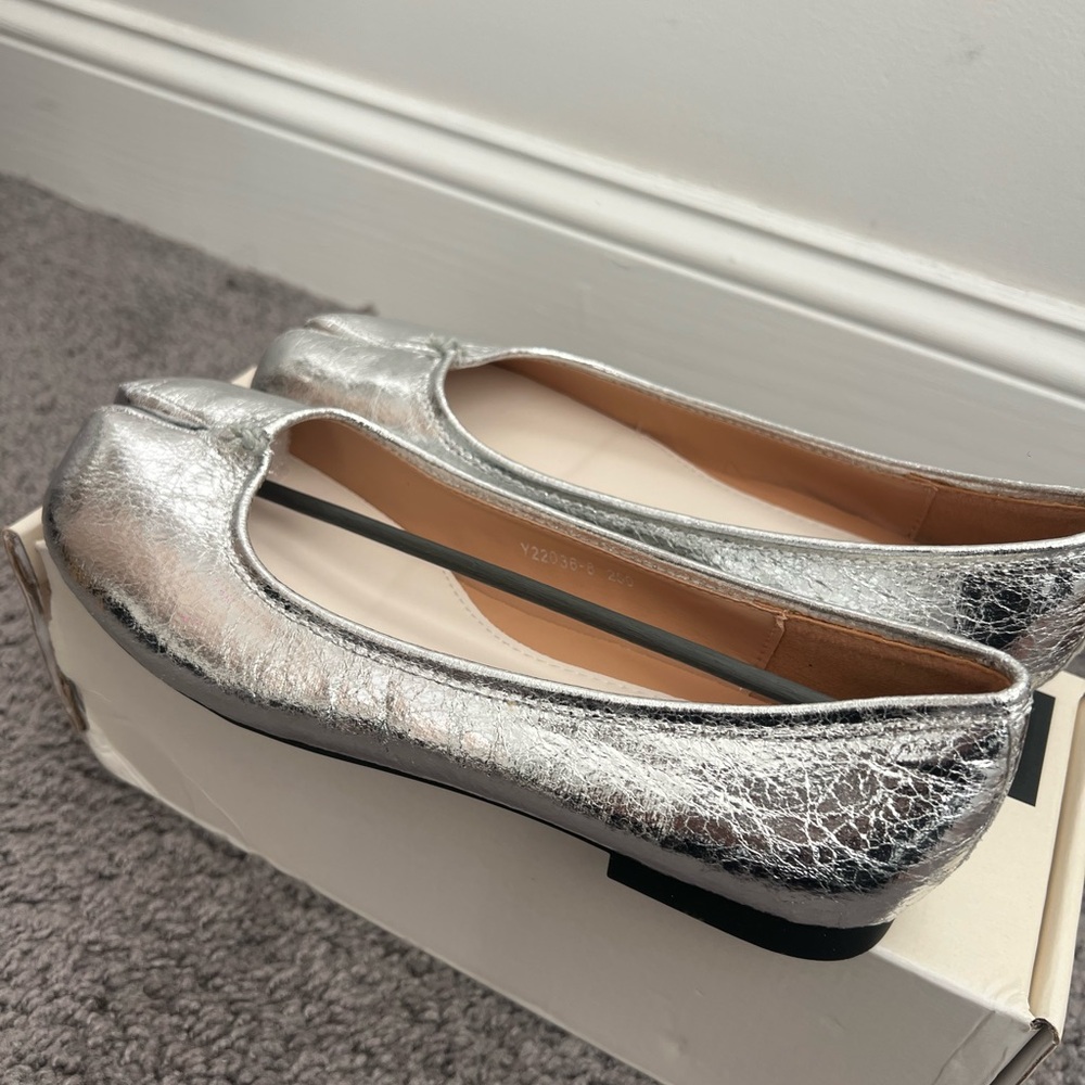 New Silver Raboesy Tabi Flats Size 9 Women’s - Picture 6 of 7